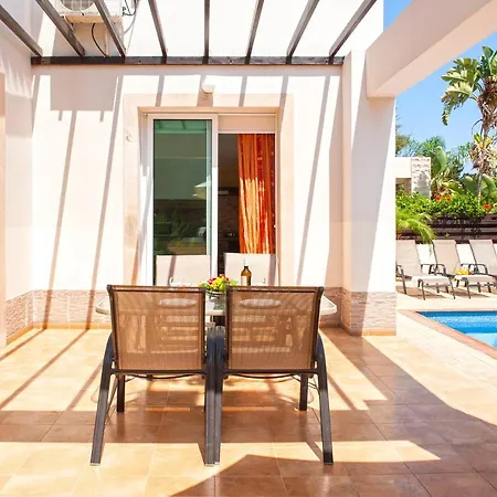 Danata Willa Protaras